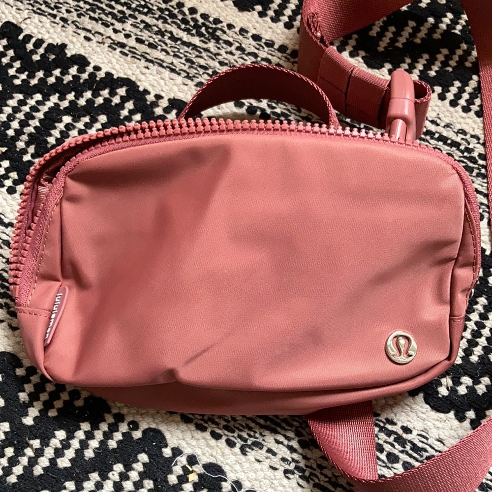 Pink pastel Lululemon belt bag. Used 2 times, excellent condition